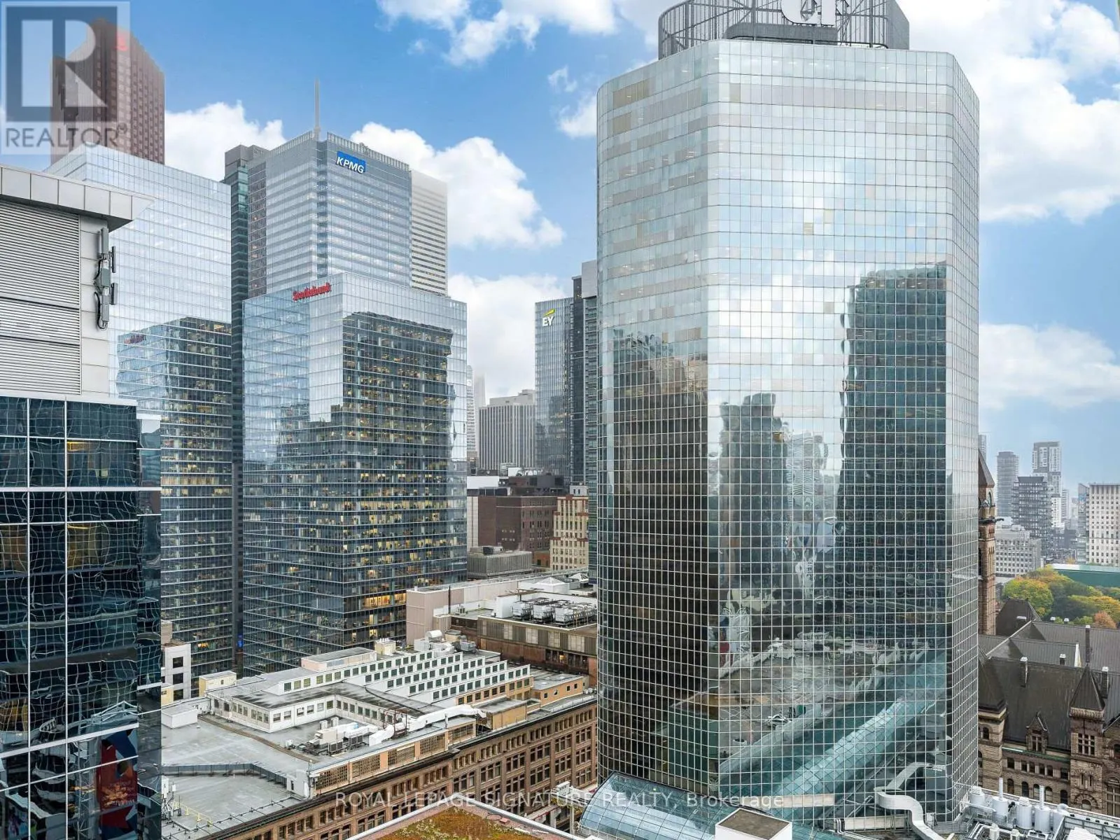 2107 - 197 YONGE STREET