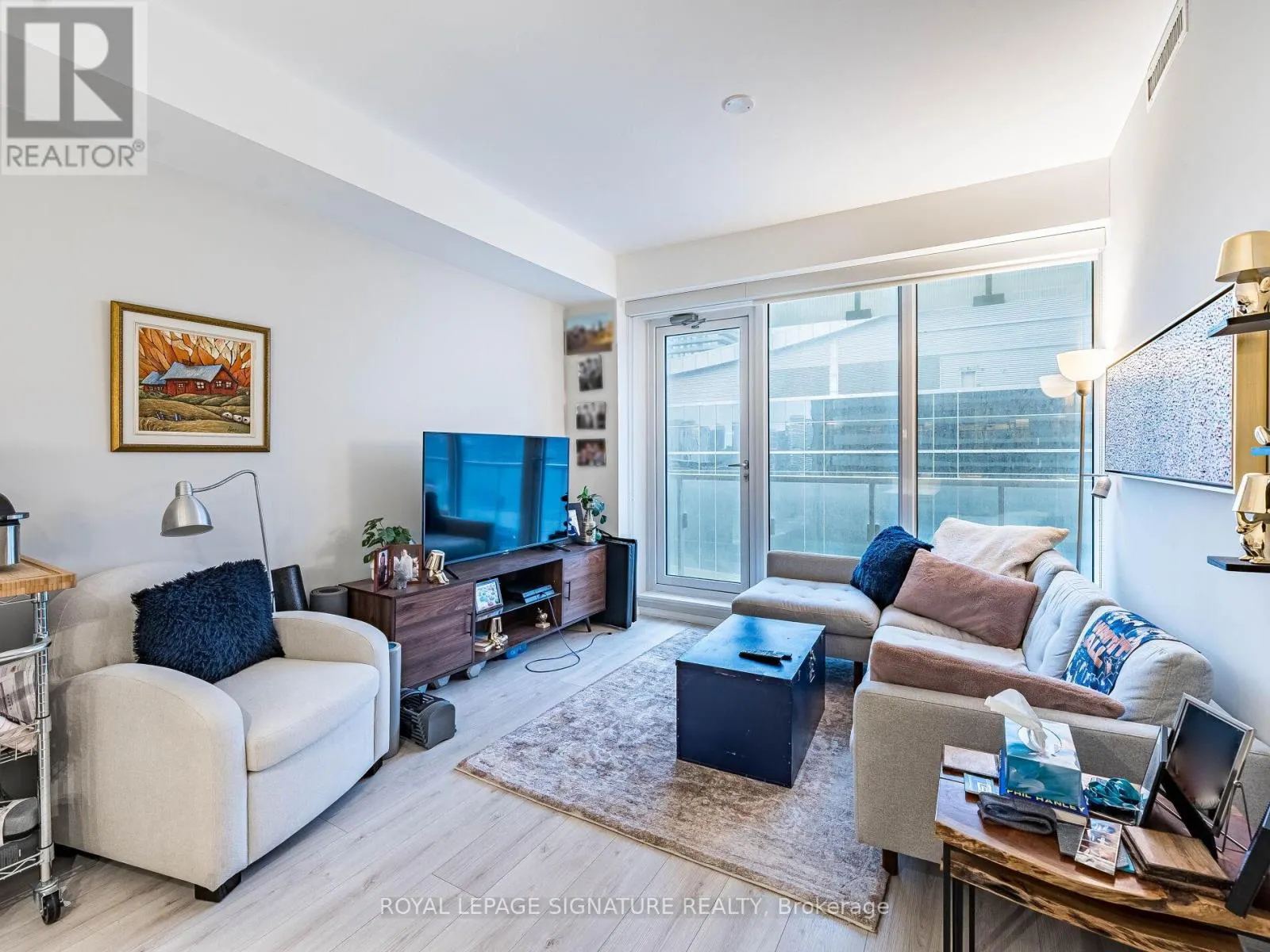 2107 - 197 YONGE STREET