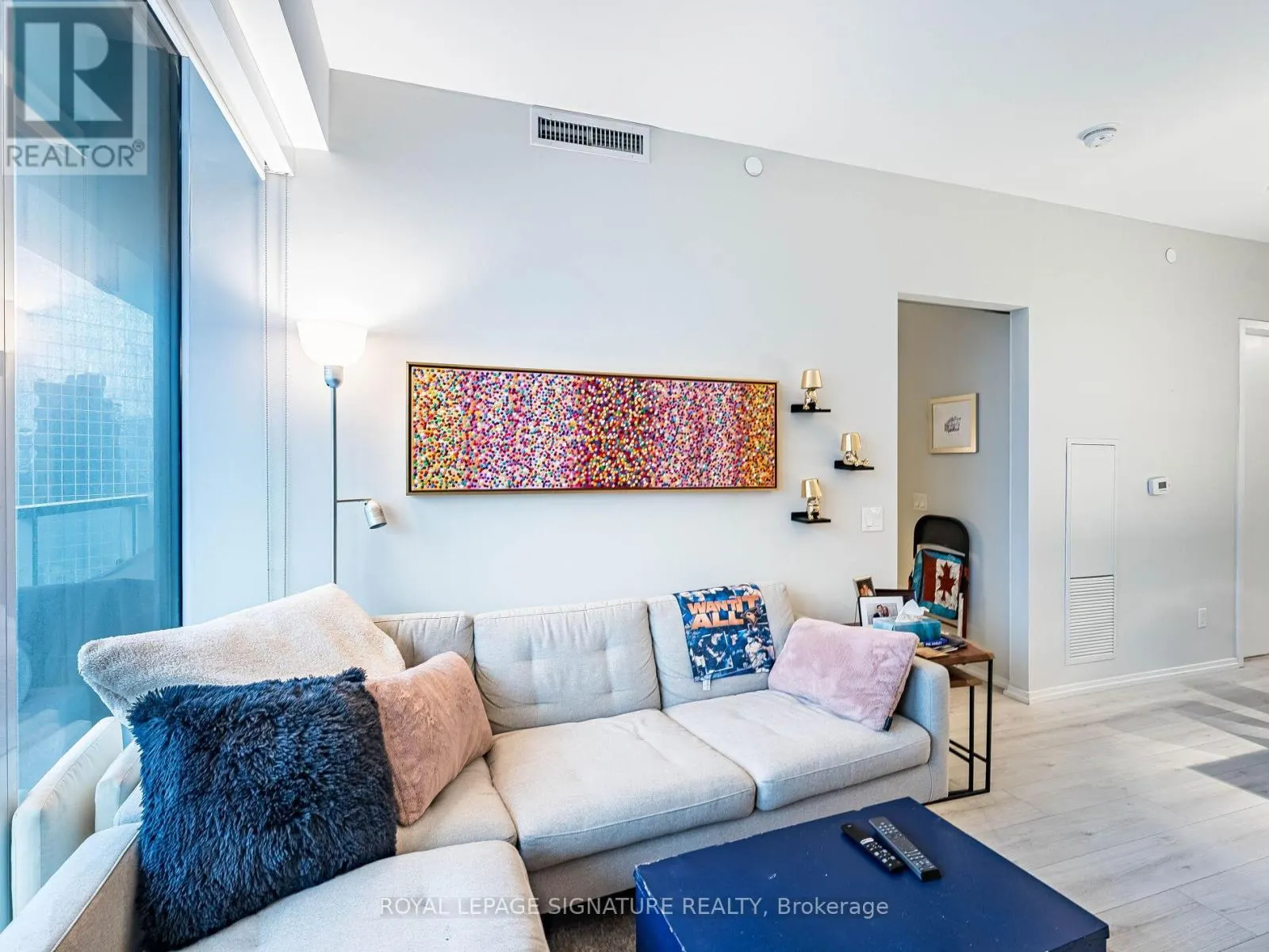 2107 - 197 YONGE STREET