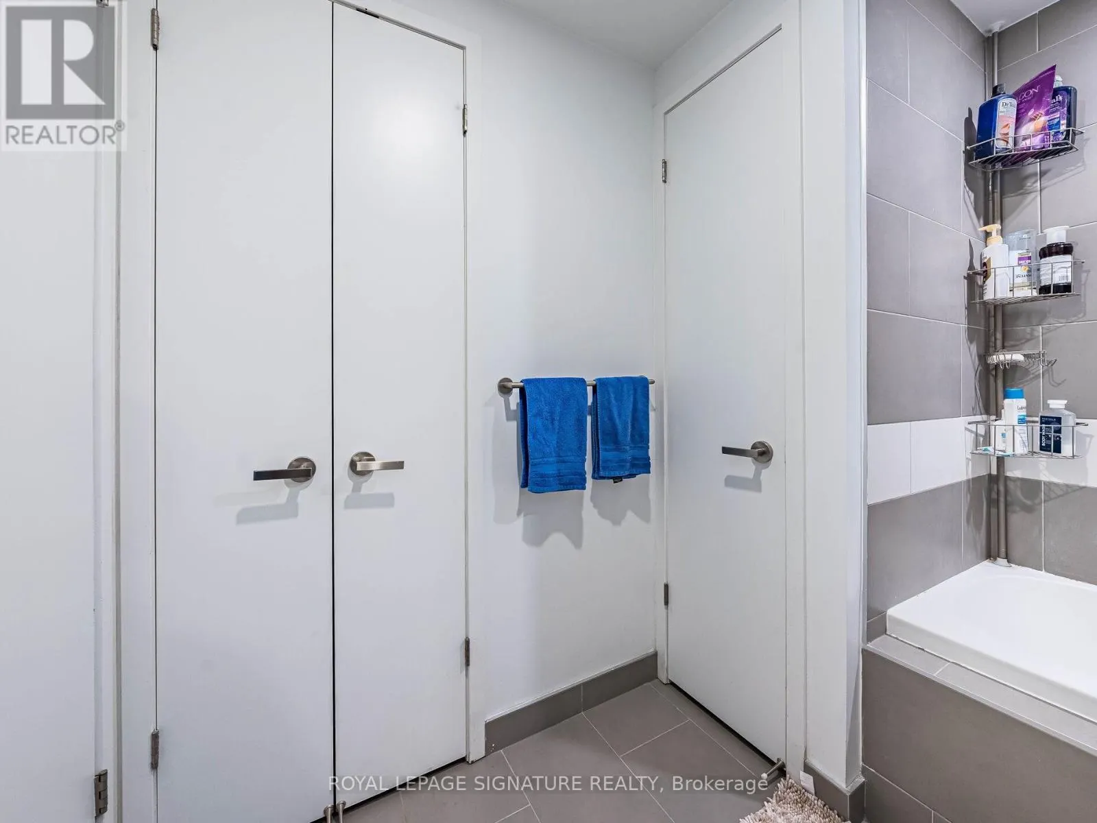 2107 - 197 YONGE STREET