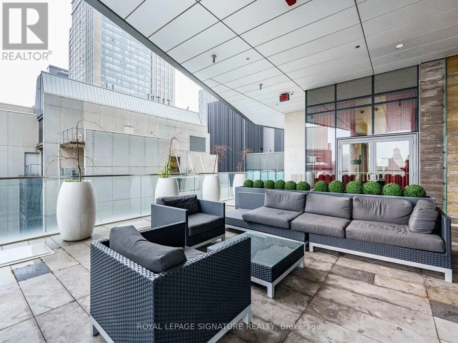 2107 - 197 YONGE STREET