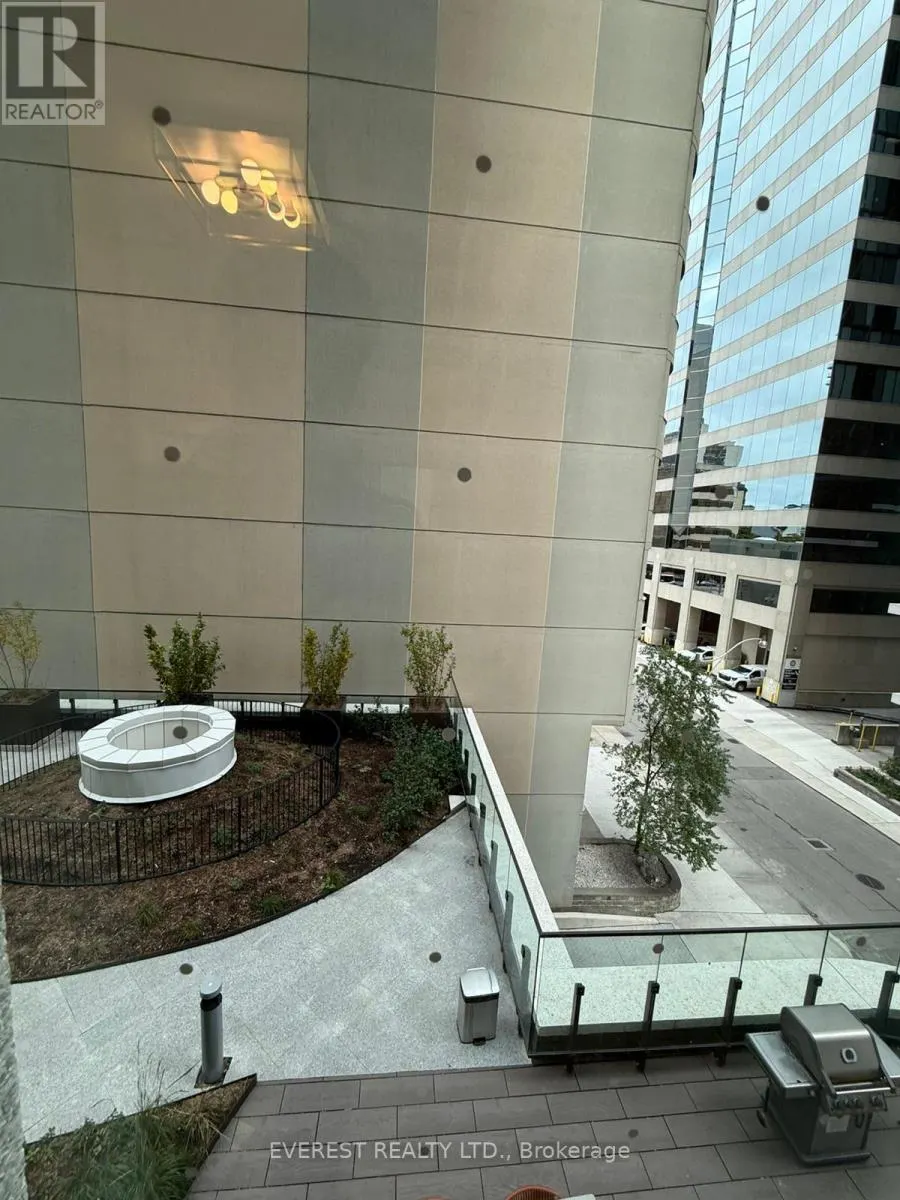 302 - 238 SIMCOE STREET