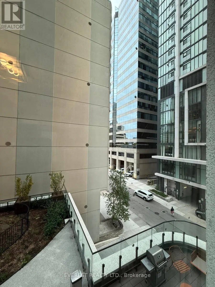 302 - 238 SIMCOE STREET