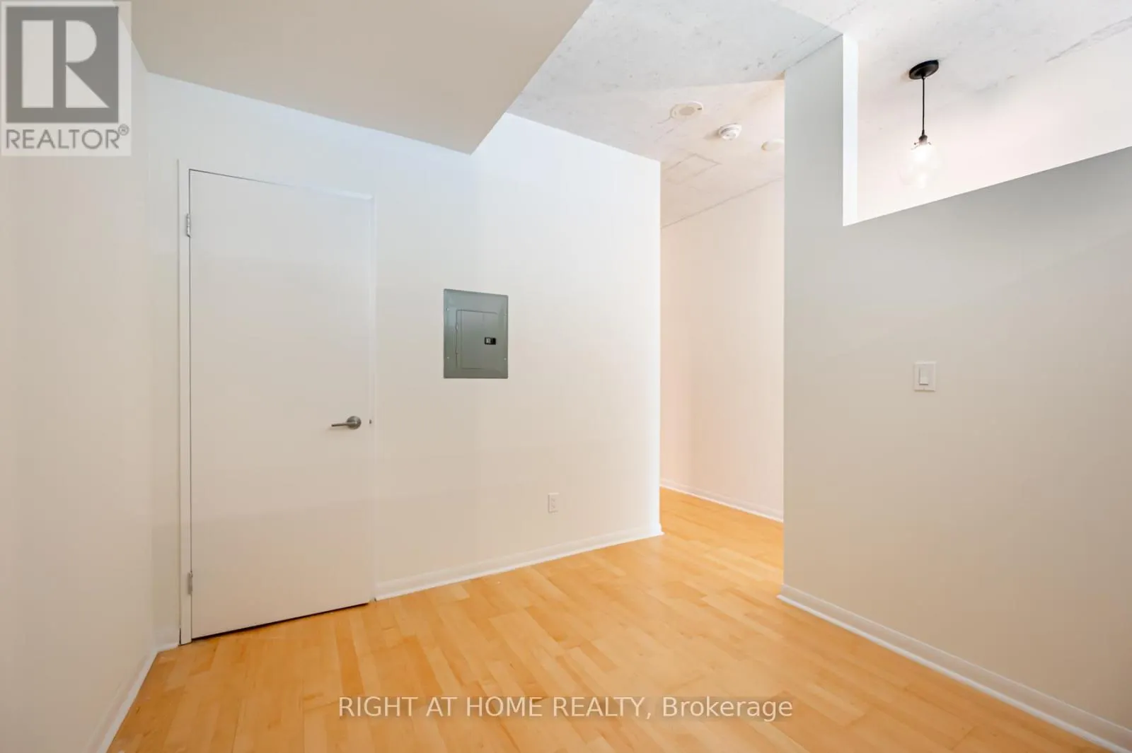 726 - 333 ADELAIDE STREET E