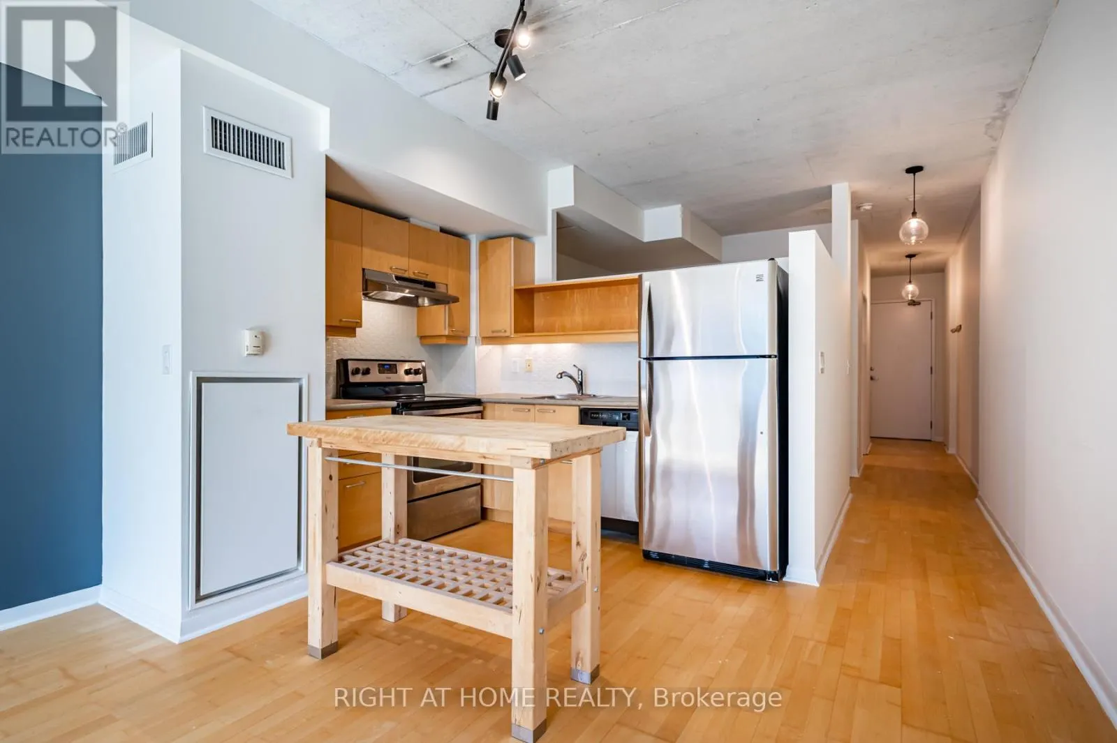 726 - 333 ADELAIDE STREET E