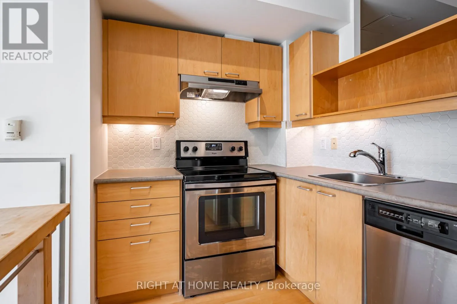 726 - 333 ADELAIDE STREET E