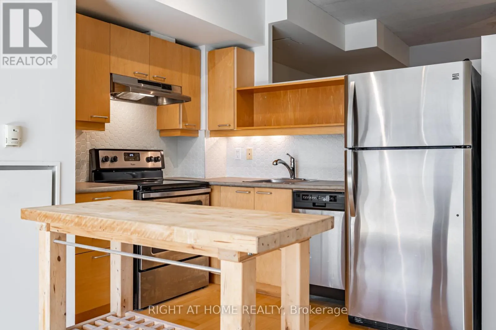 726 - 333 ADELAIDE STREET E