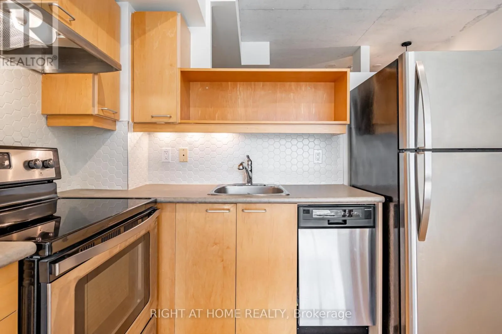 726 - 333 ADELAIDE STREET E