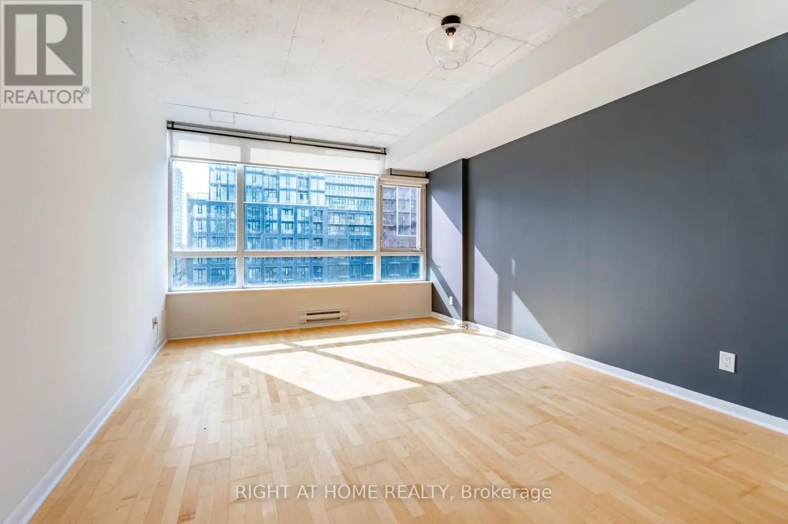 726 - 333 ADELAIDE STREET E