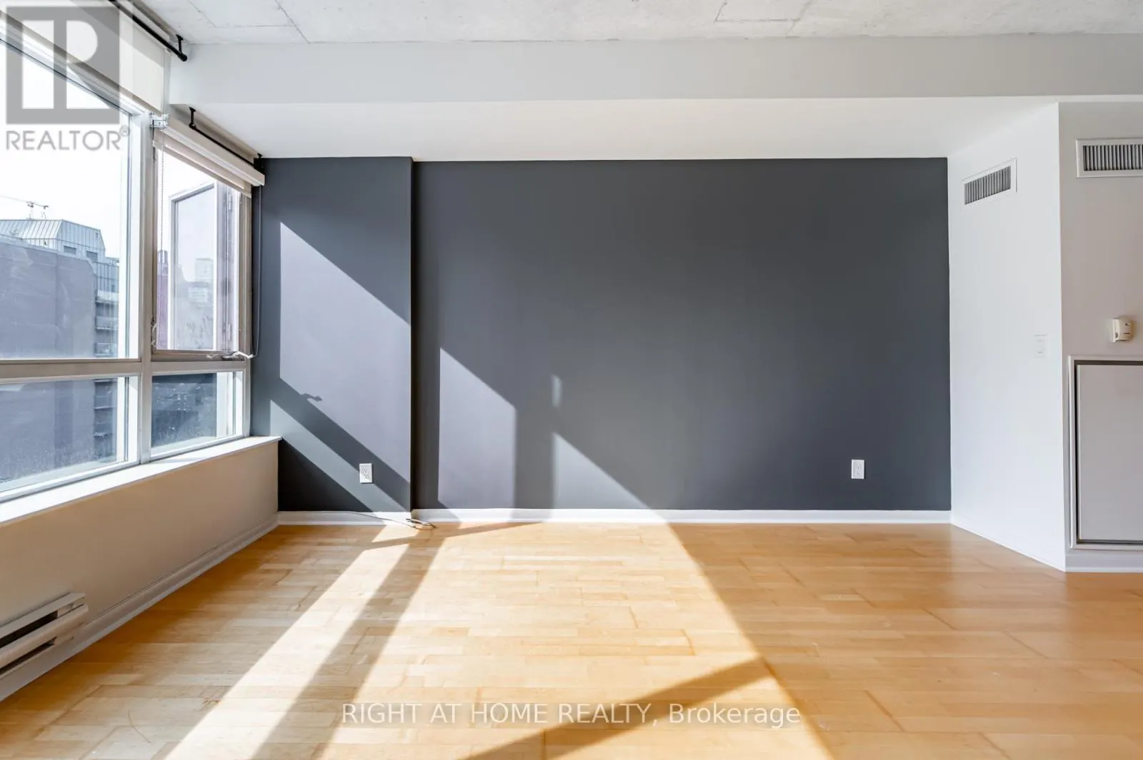 726 - 333 ADELAIDE STREET E