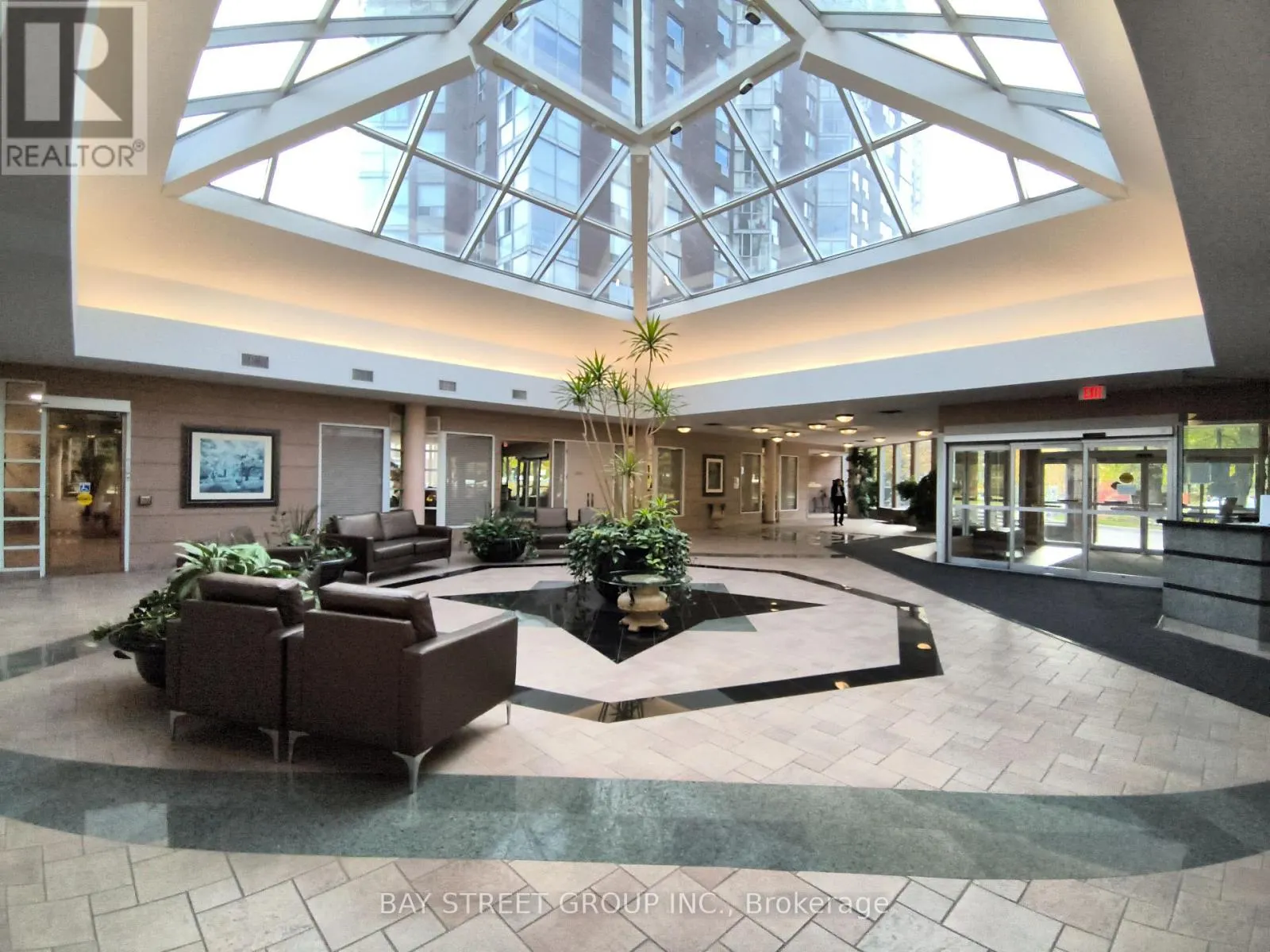 3710 - 7 CONCORDE PLACE