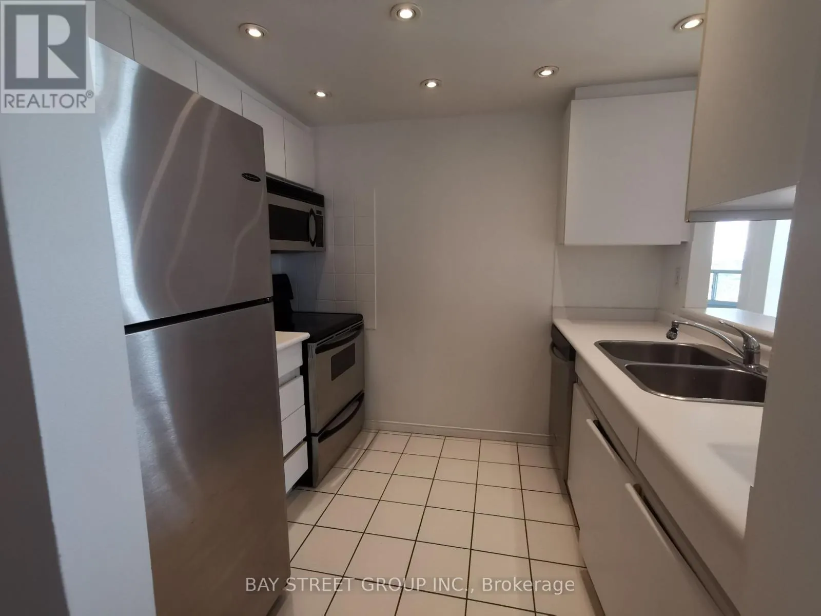 3710 - 7 CONCORDE PLACE