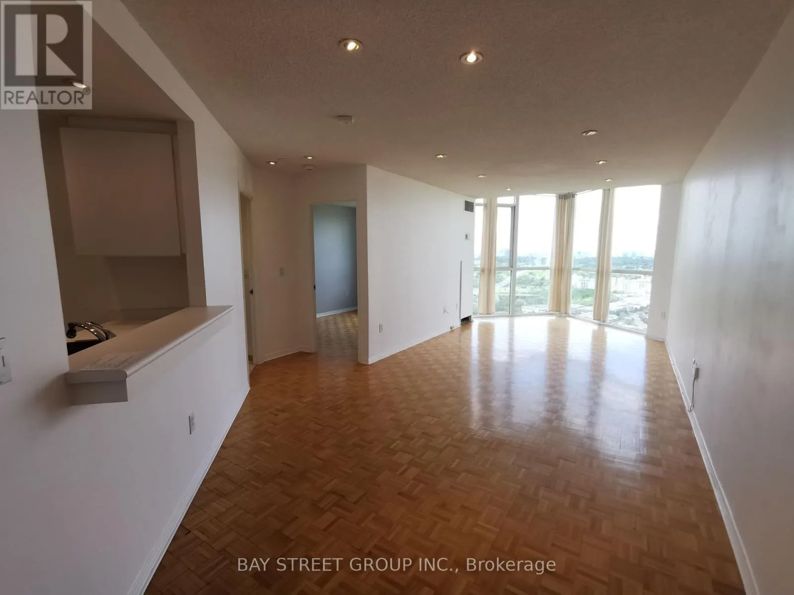 3710 - 7 CONCORDE PLACE