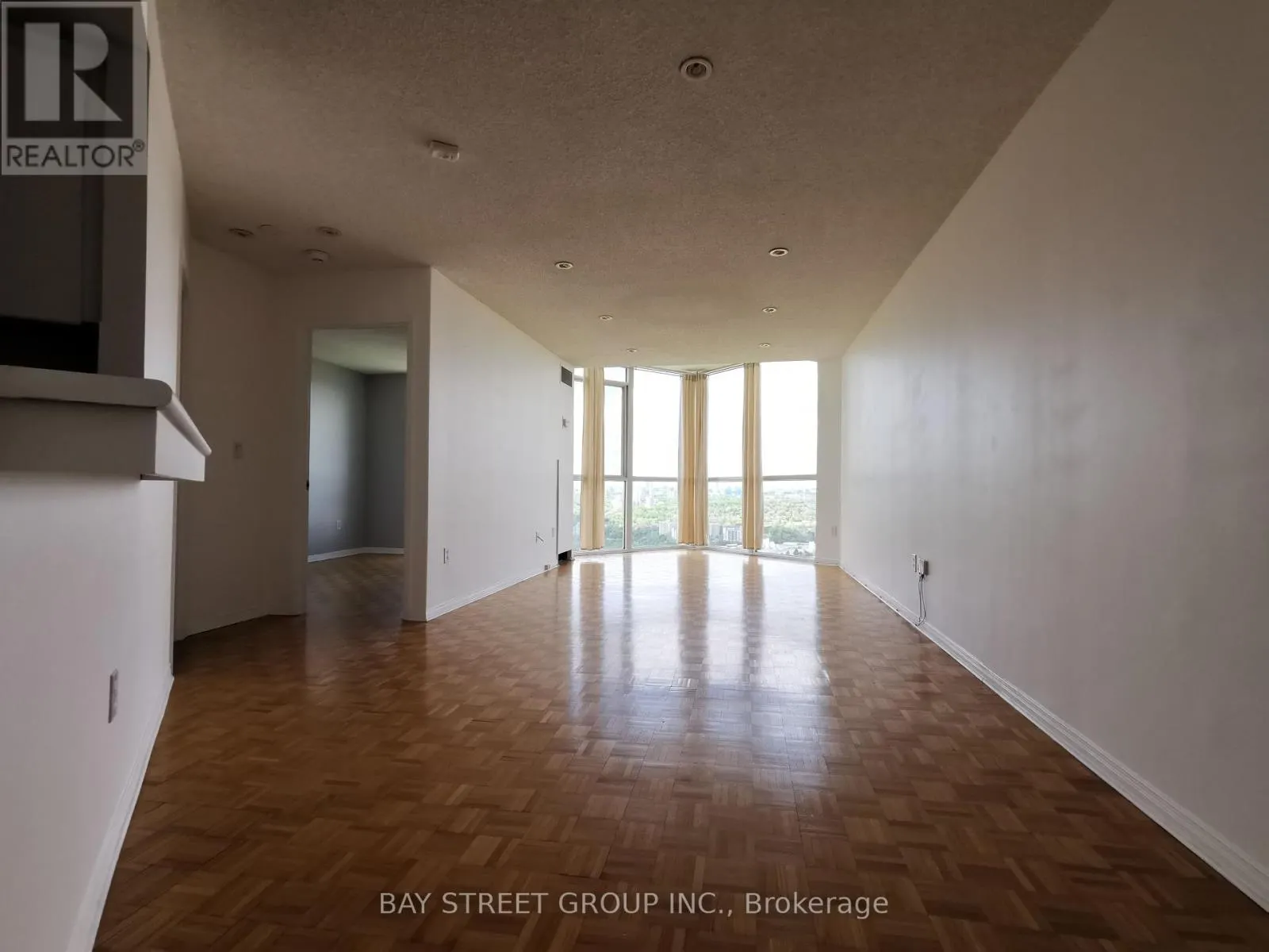 3710 - 7 CONCORDE PLACE