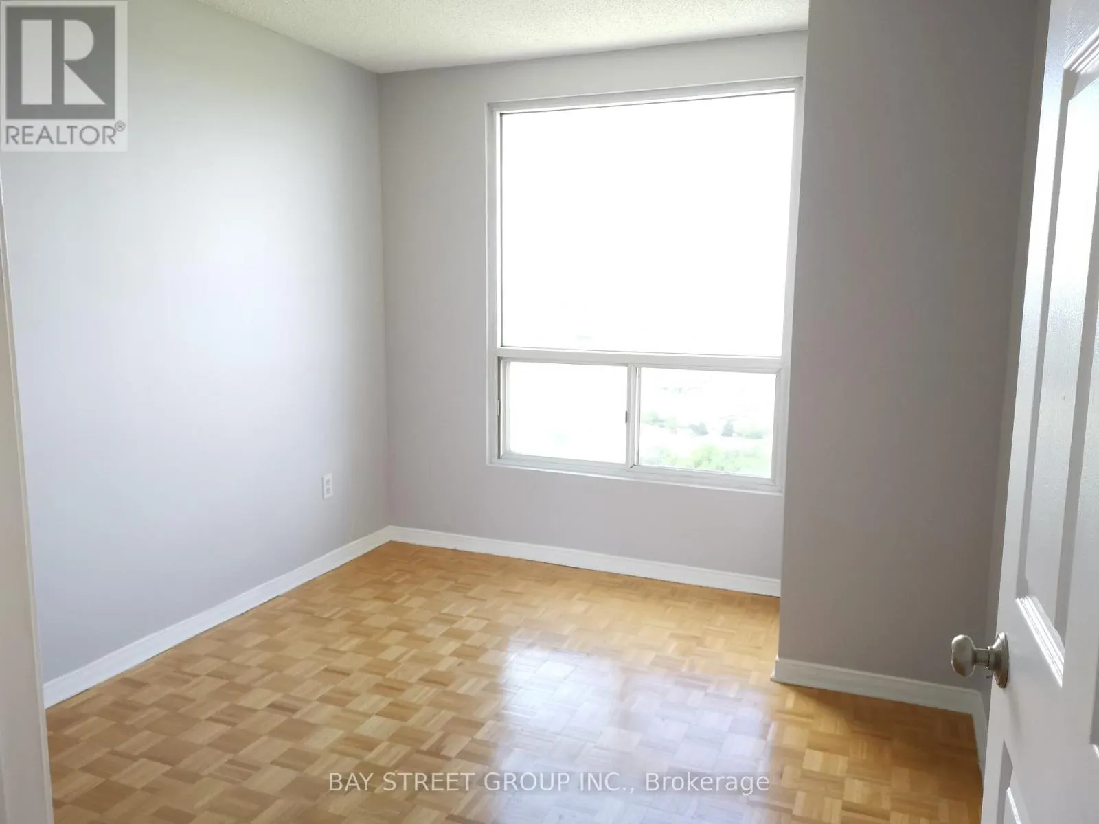 3710 - 7 CONCORDE PLACE