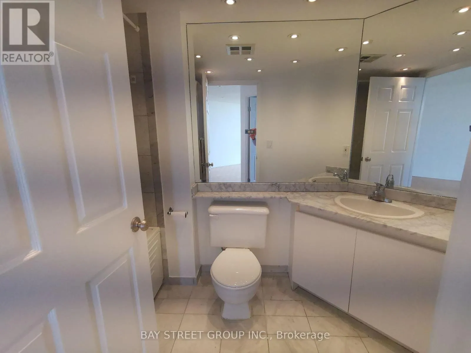 3710 - 7 CONCORDE PLACE