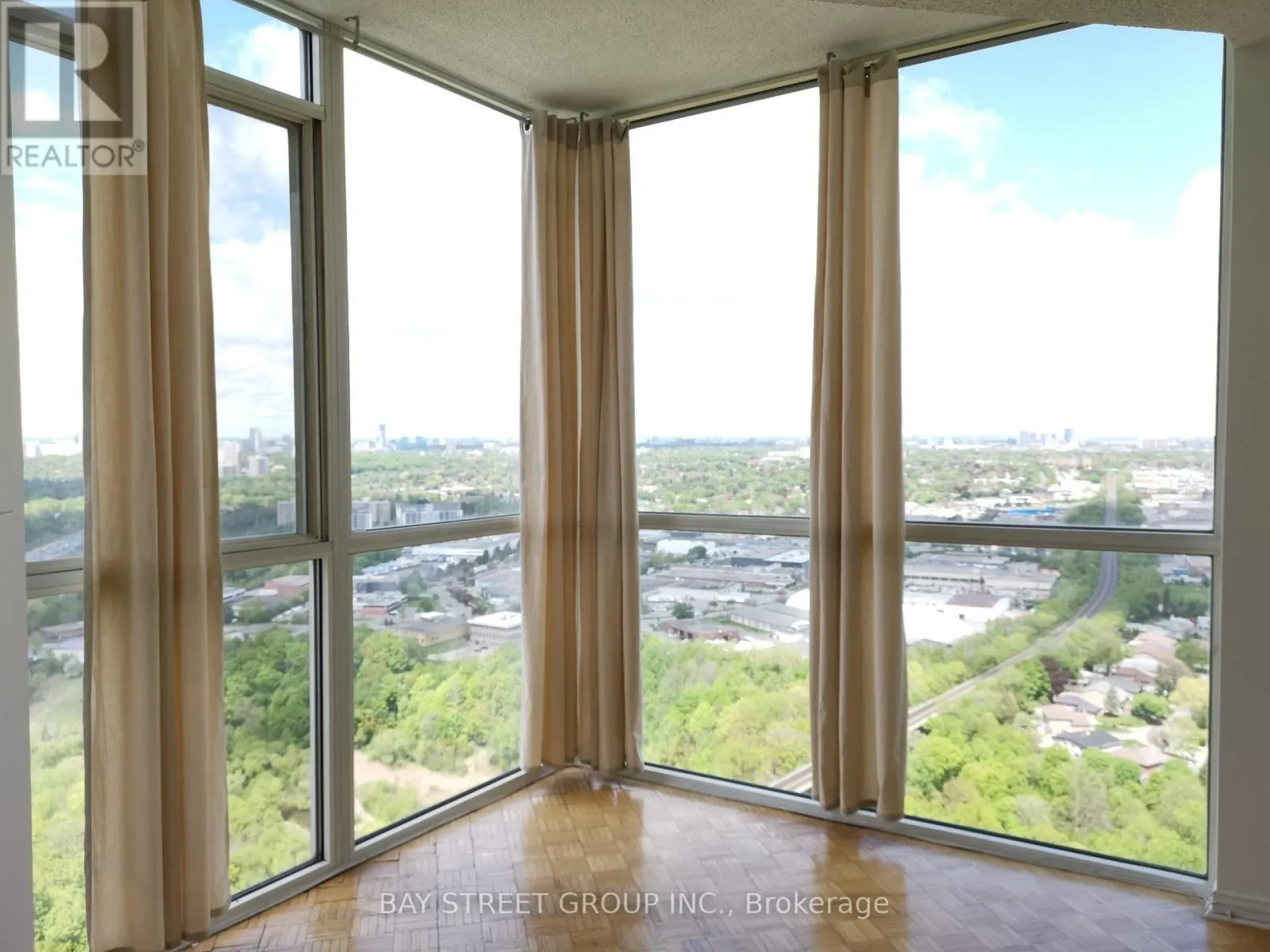 3710 - 7 CONCORDE PLACE