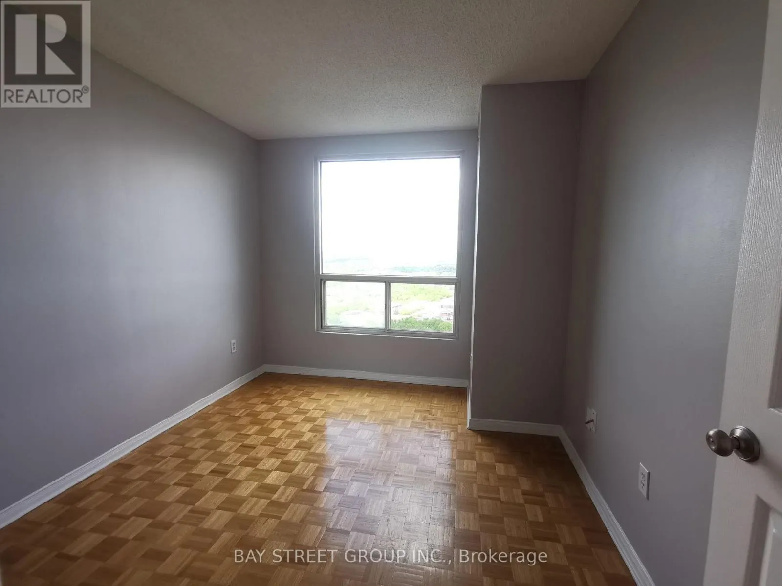 3710 - 7 CONCORDE PLACE