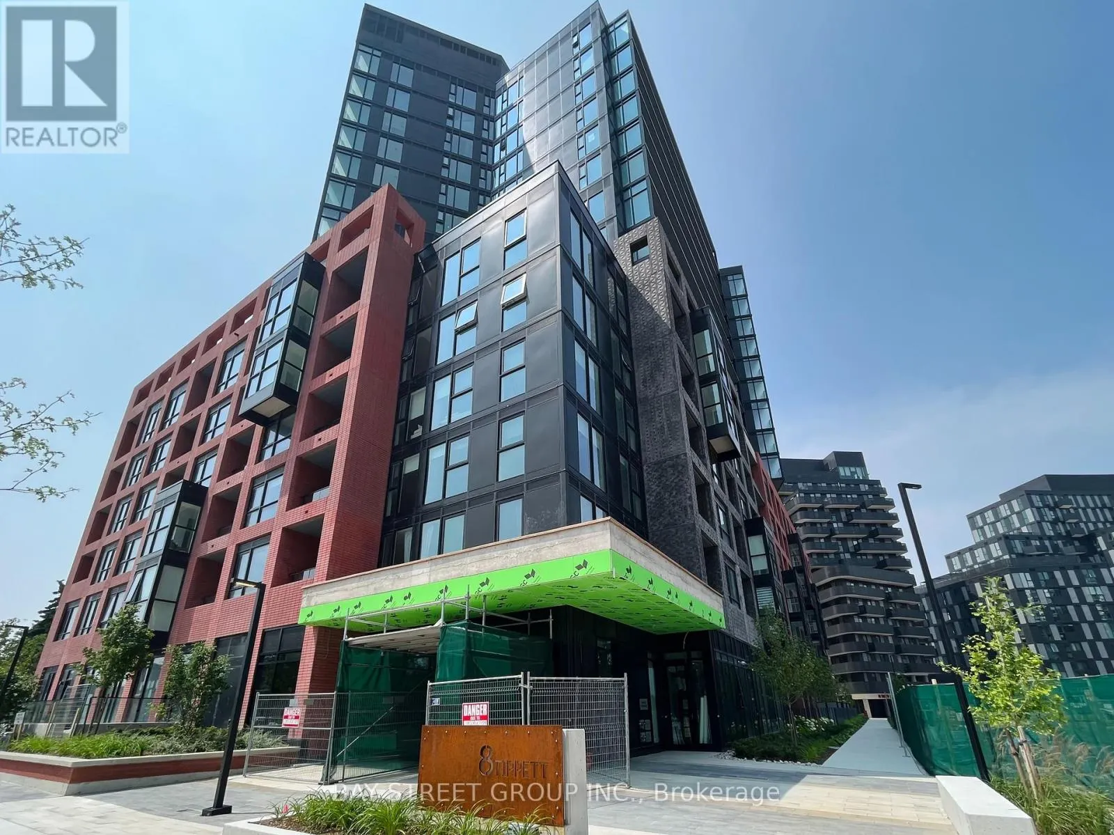 817 - 8 TIPPETT RD ROAD