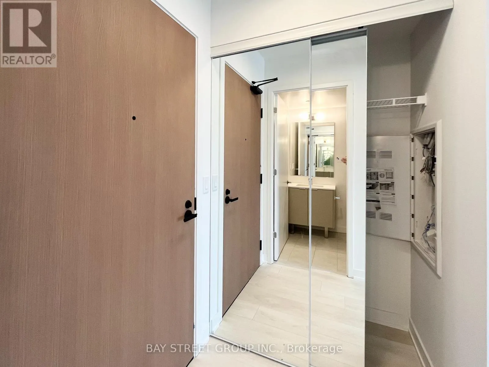 817 - 8 TIPPETT RD ROAD