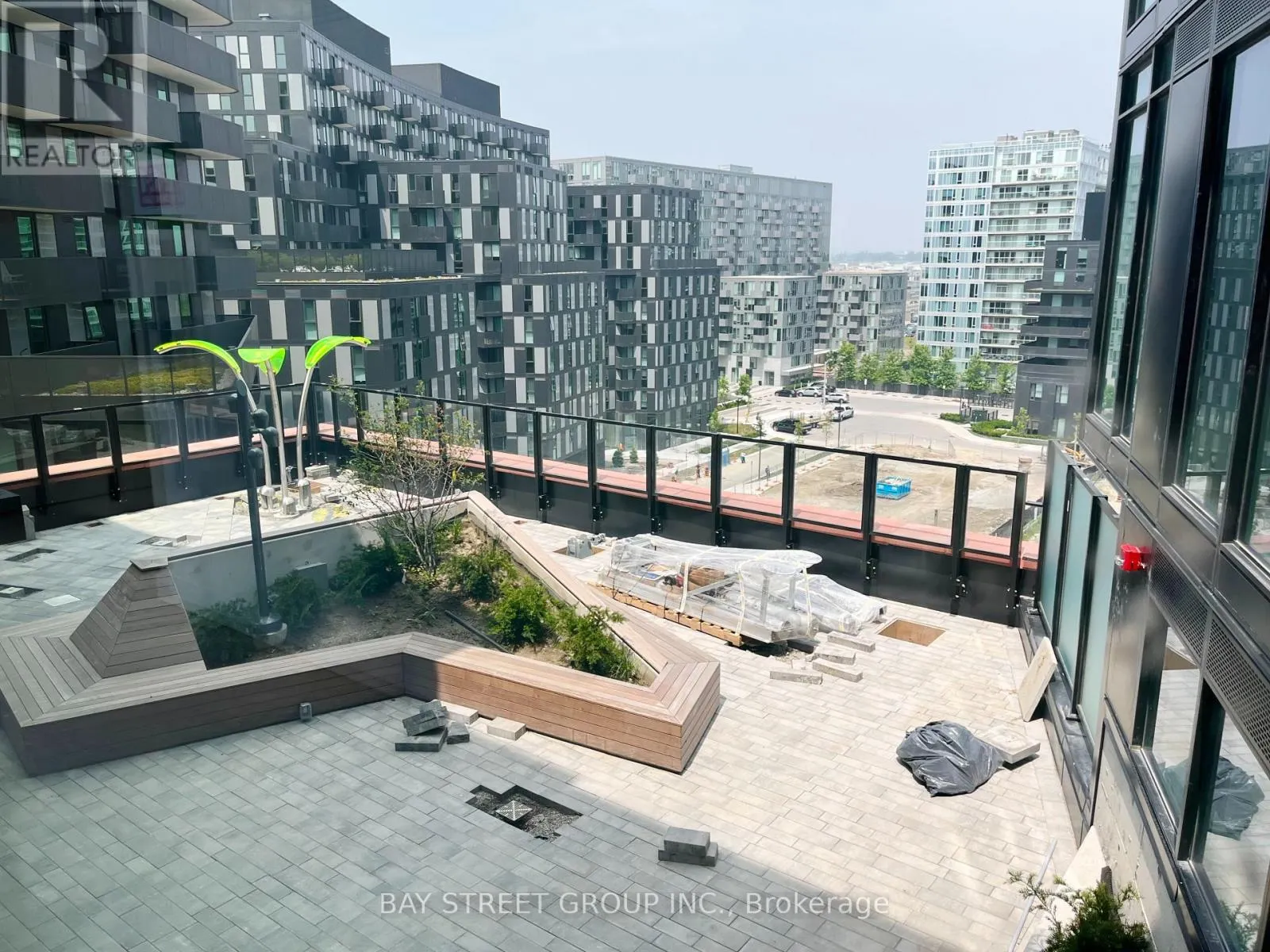 817 - 8 TIPPETT RD ROAD