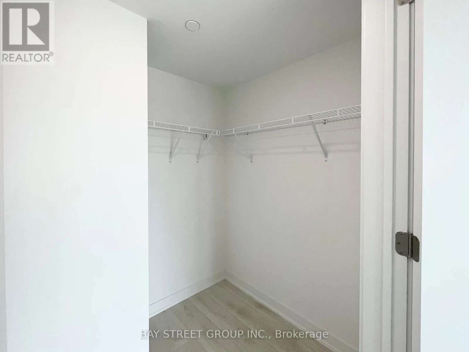 817 - 8 TIPPETT RD ROAD