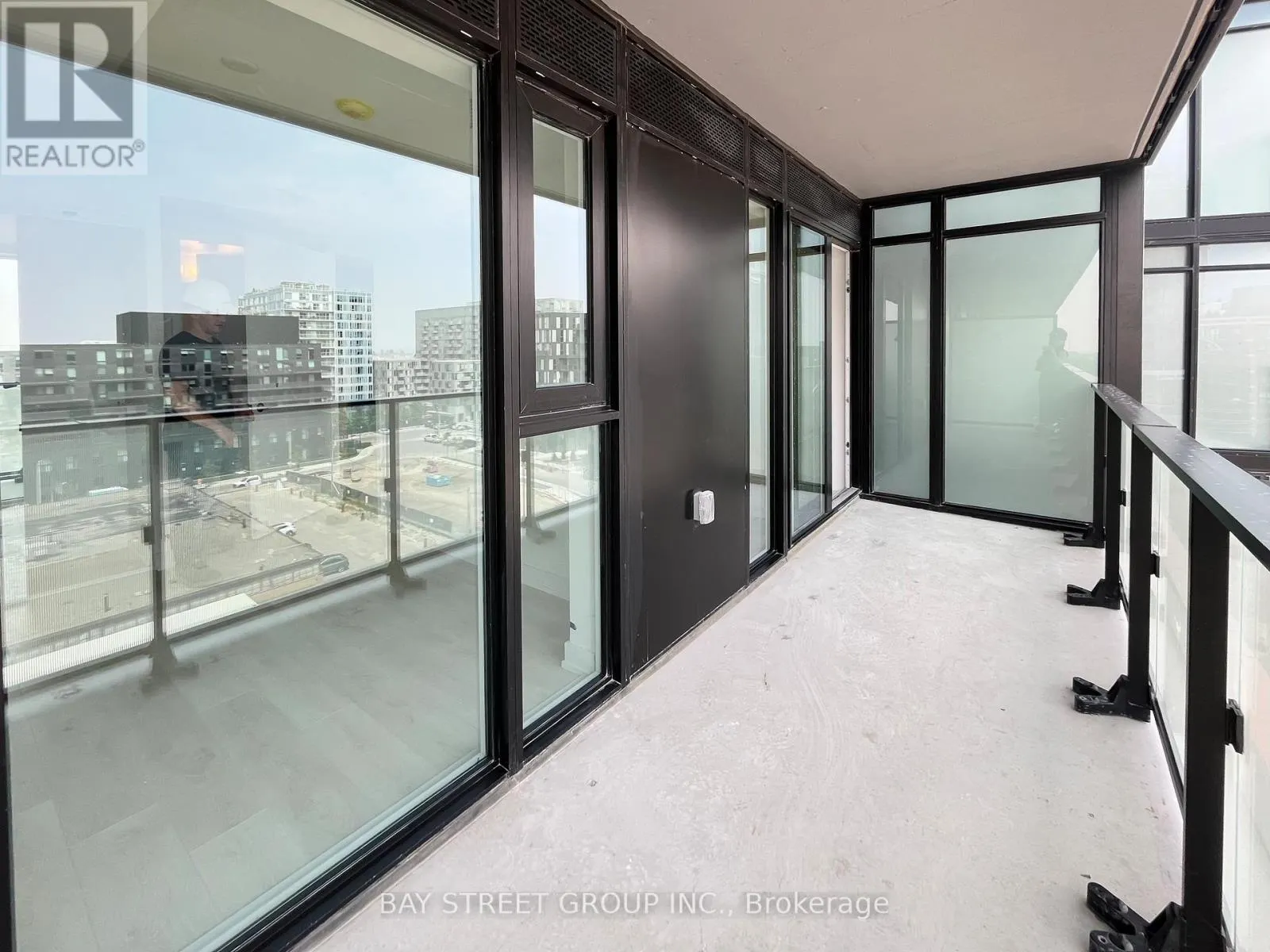 817 - 8 TIPPETT RD ROAD