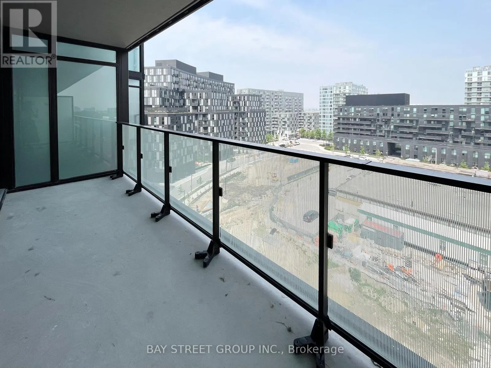 817 - 8 TIPPETT RD ROAD