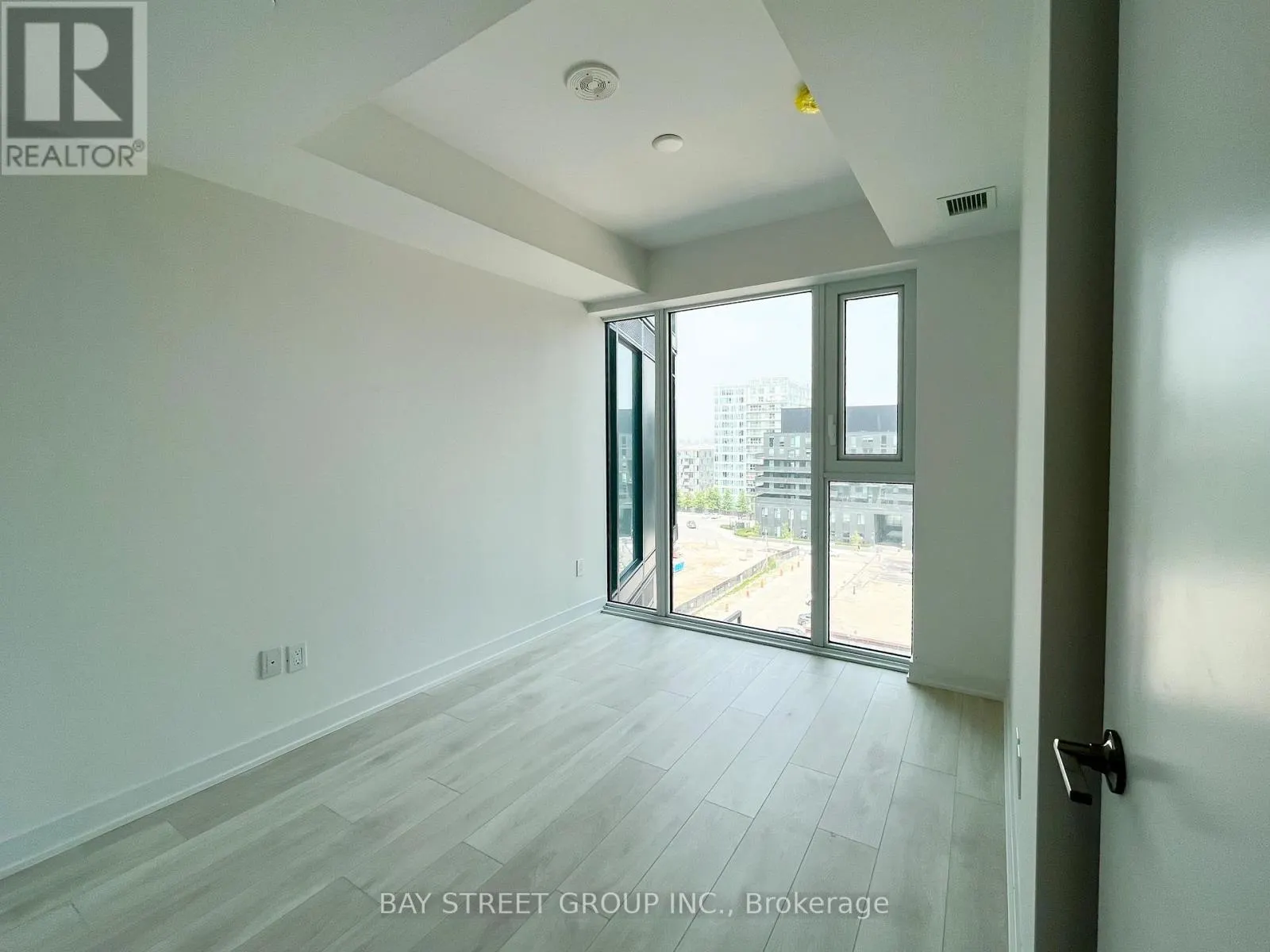 817 - 8 TIPPETT RD ROAD