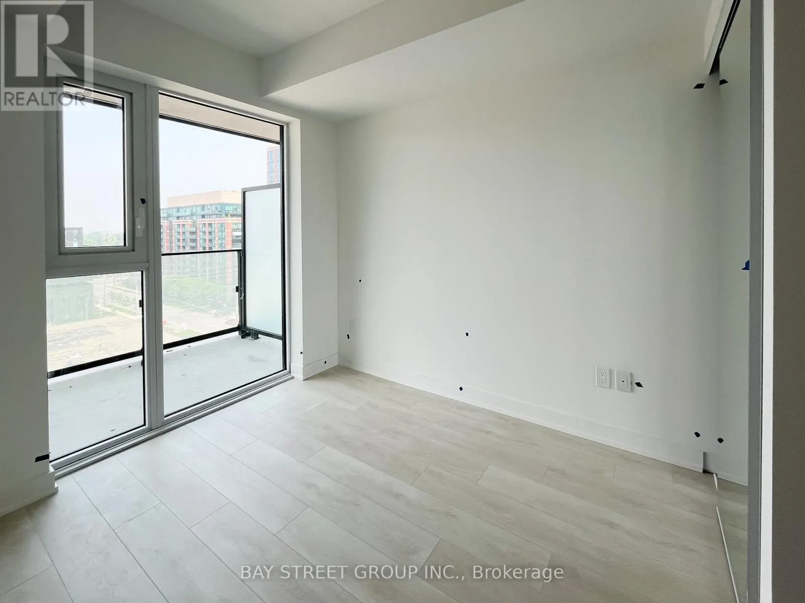 817 - 8 TIPPETT RD ROAD