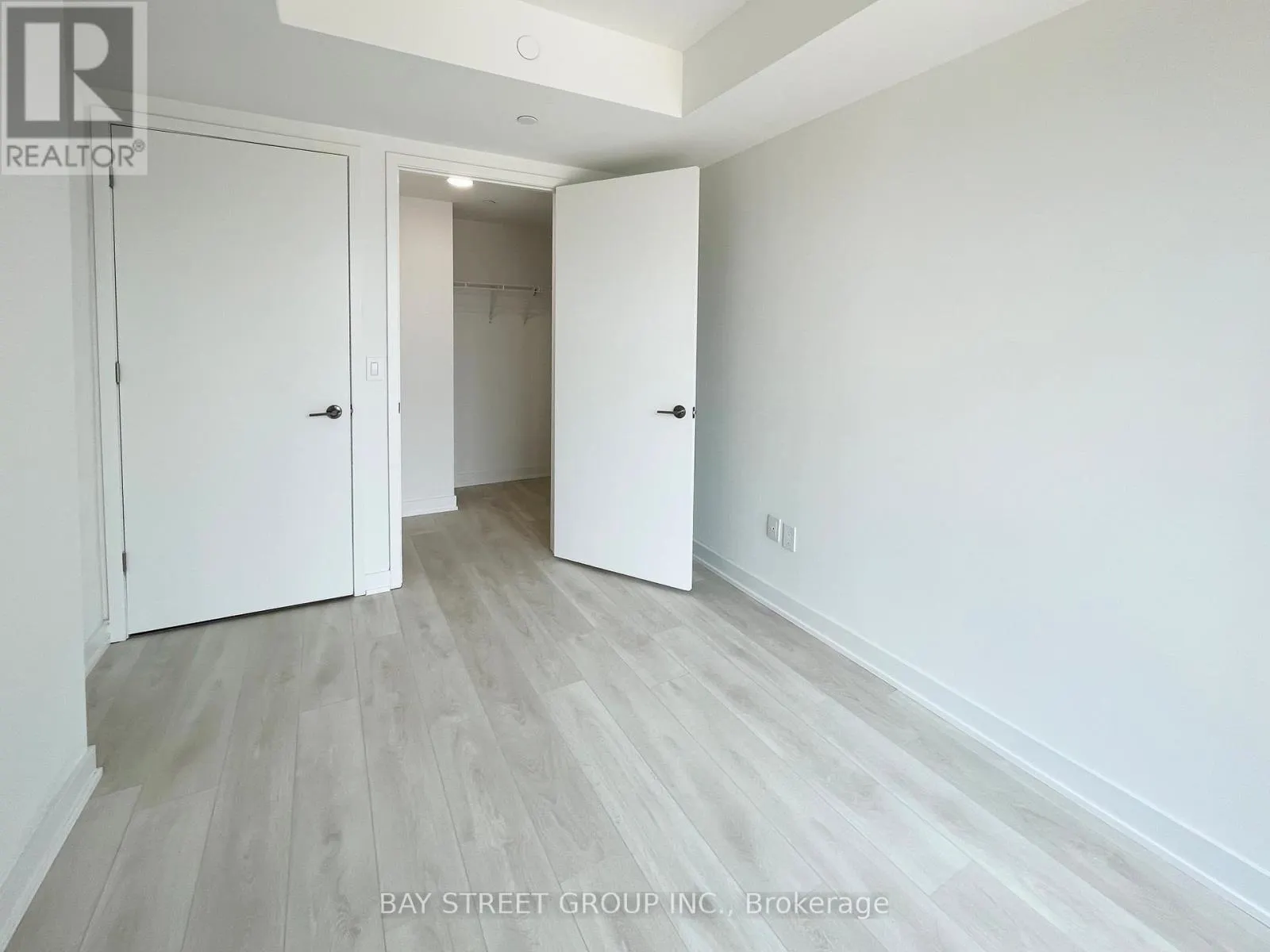 817 - 8 TIPPETT RD ROAD