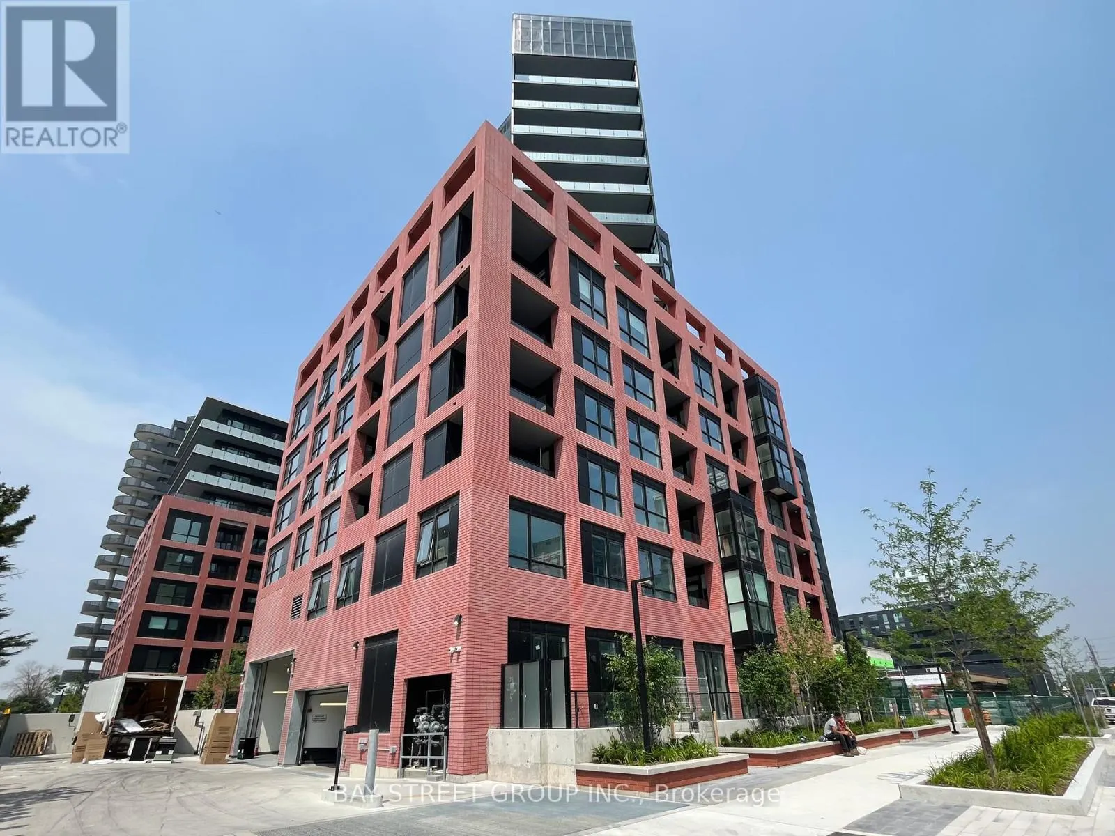 817 - 8 TIPPETT RD ROAD