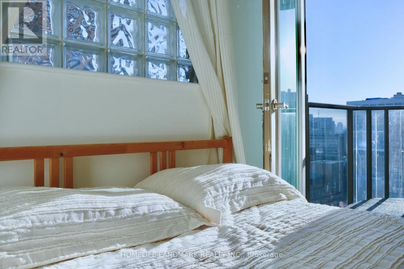 2205 - 750 BAY STREET