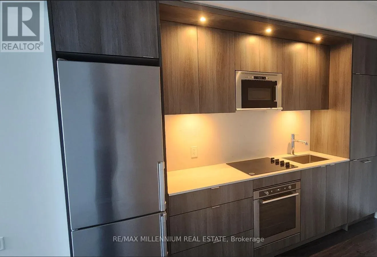 306 - 30 INN ON THE PARK DRIVE