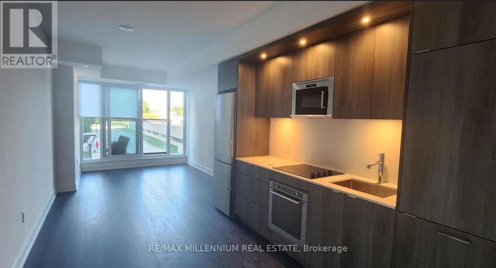 306 - 30 INN ON THE PARK DRIVE