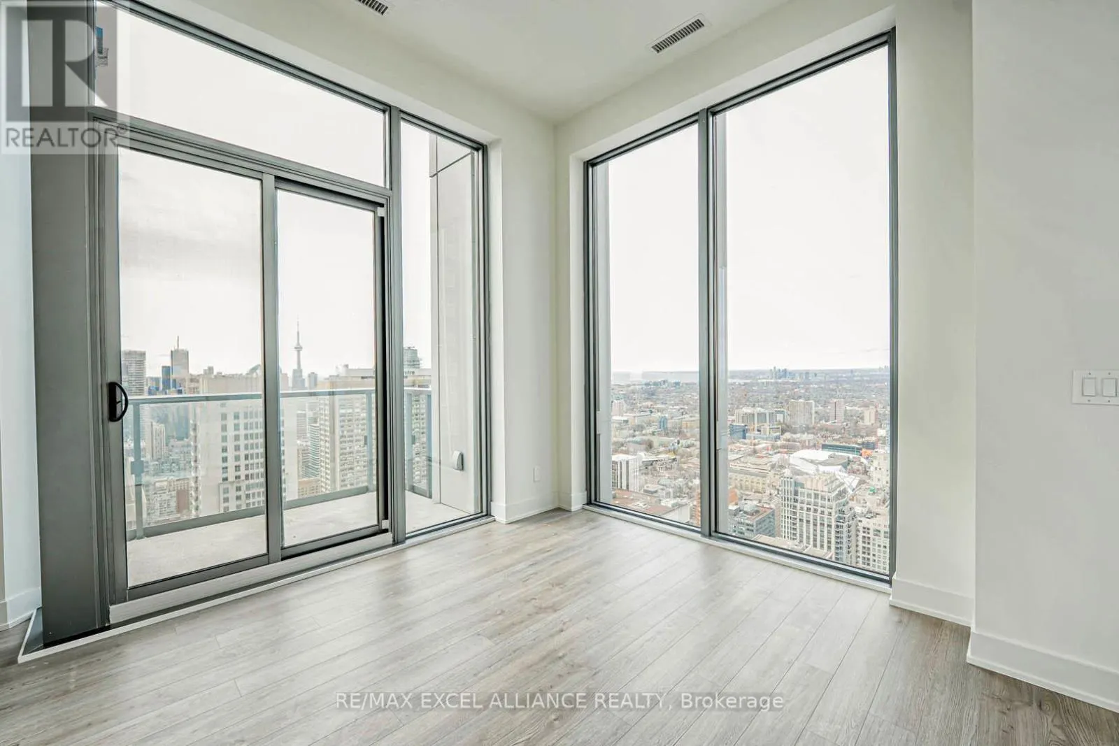 5102 - 8 CUMBERLAND STREET
