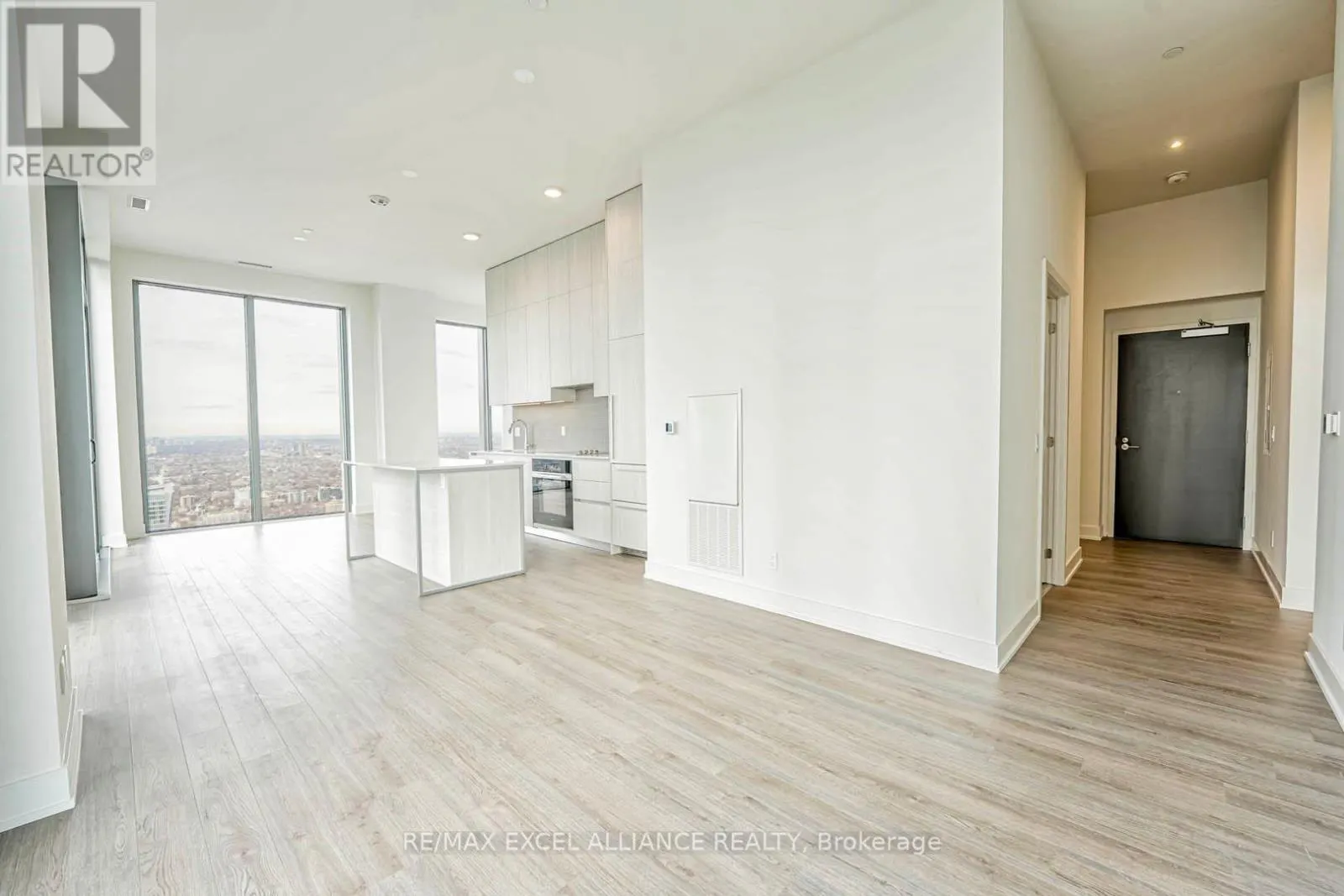 5102 - 8 CUMBERLAND STREET