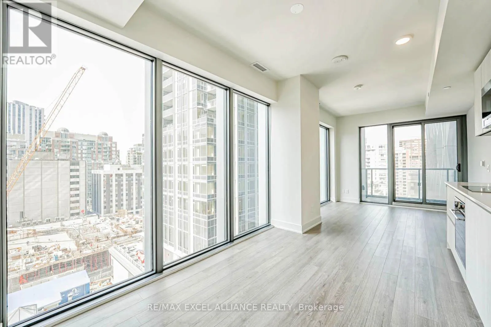 1002 - 8 CUMBERLAND STREET