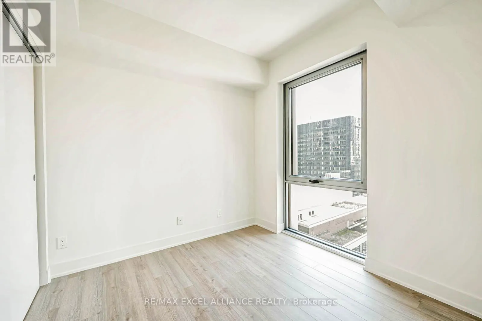 1002 - 8 CUMBERLAND STREET