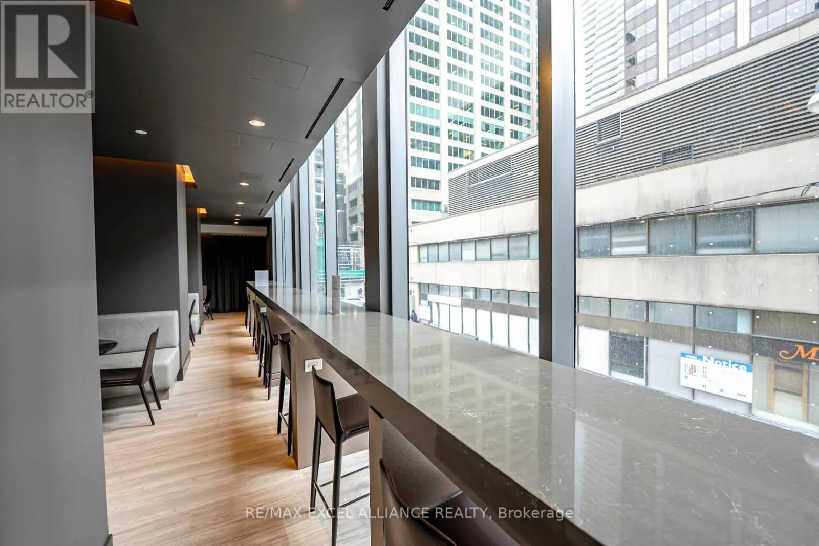 1002 - 8 CUMBERLAND STREET