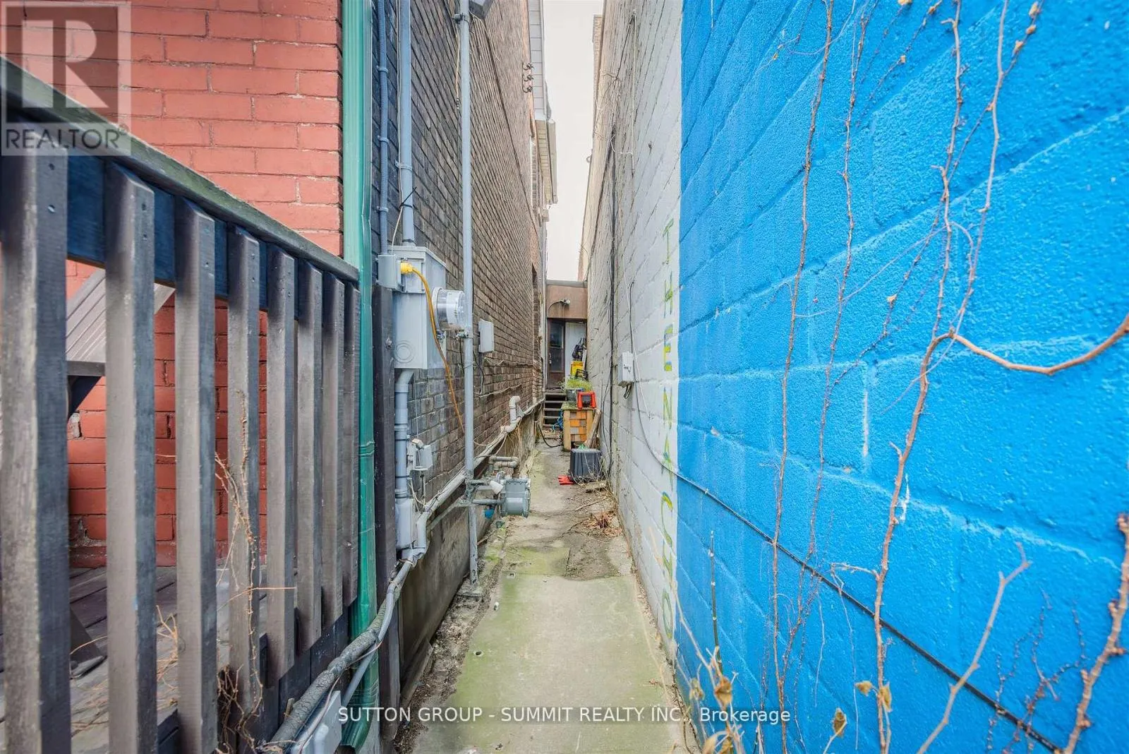 811 BLOOR STREET W