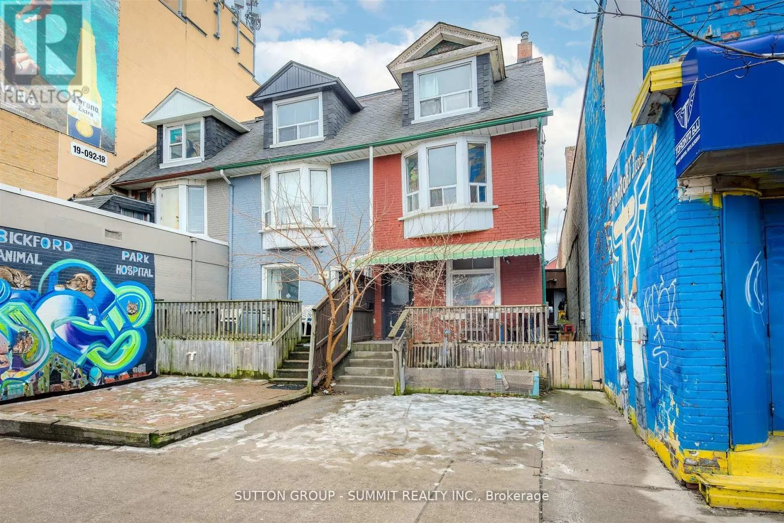 811 BLOOR STREET W