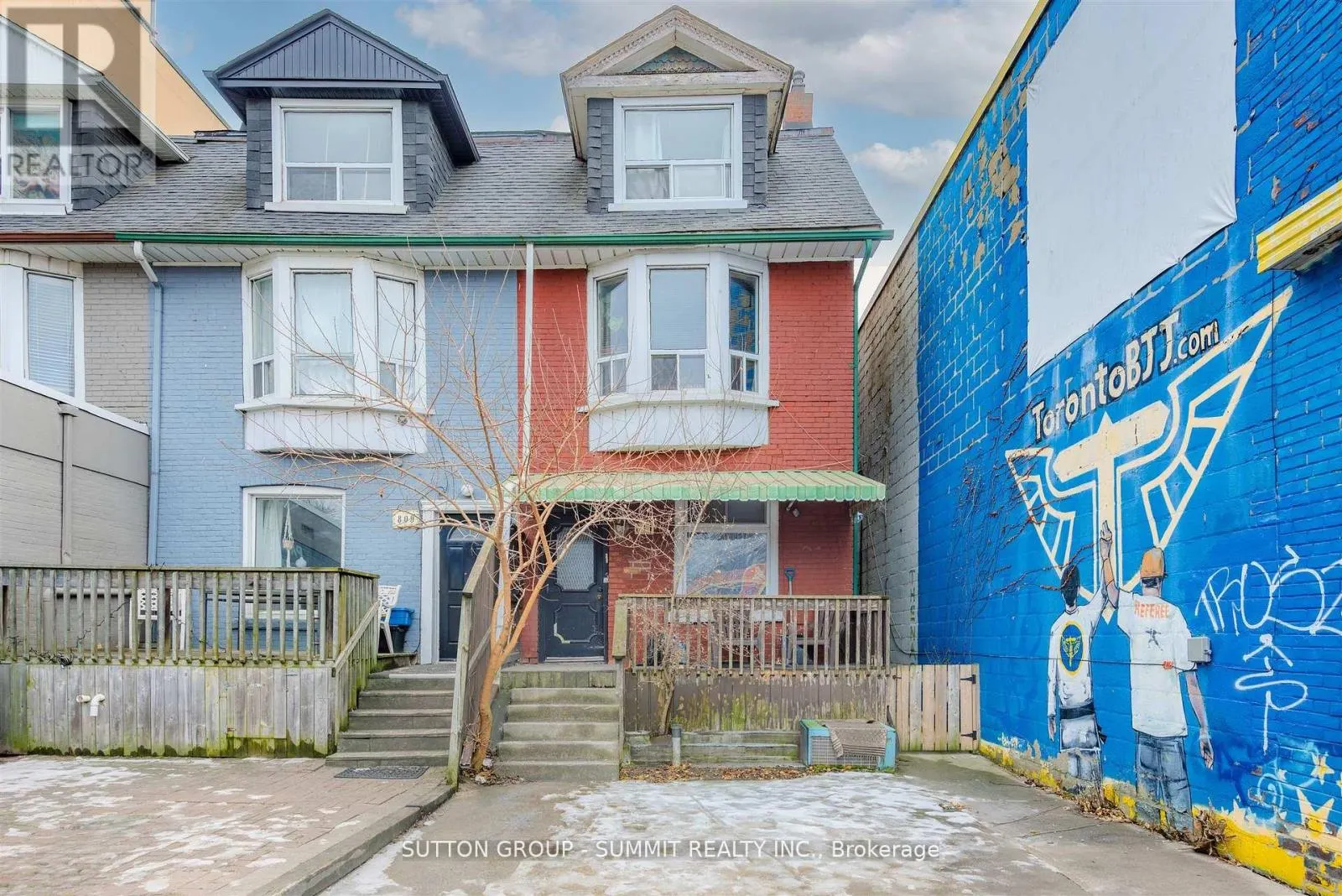 811 BLOOR STREET W