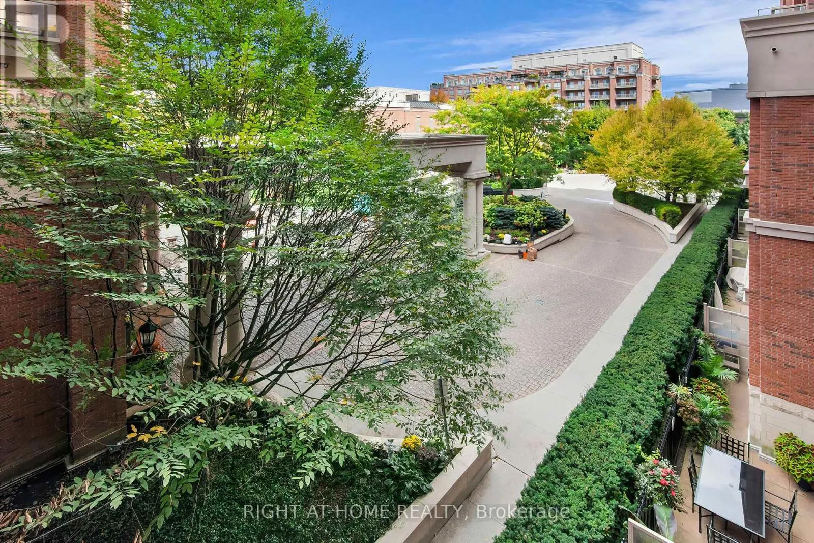 306 - 20 BURKEBROOK PLACE
