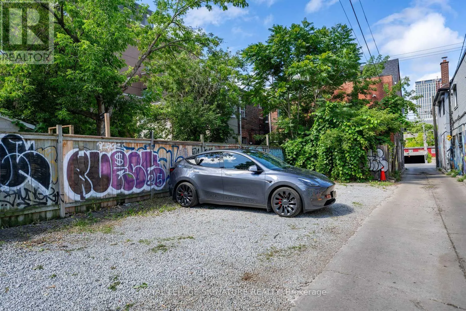 725 DOVERCOURT ROAD