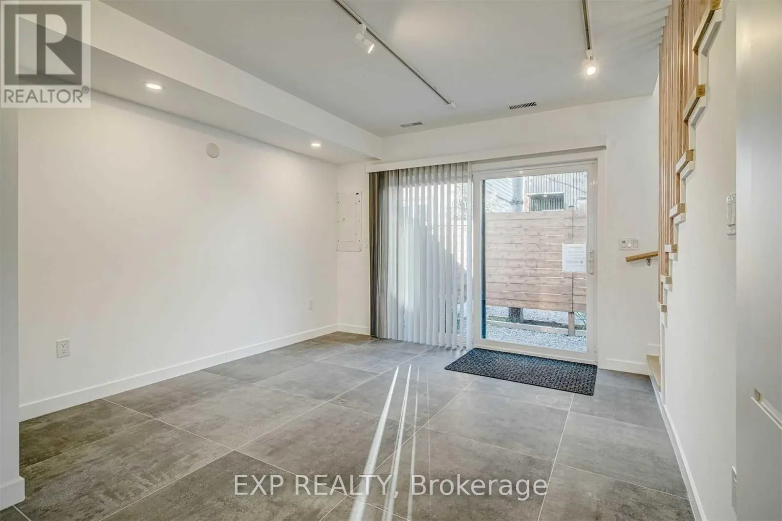452 MONTROSE AVENUE