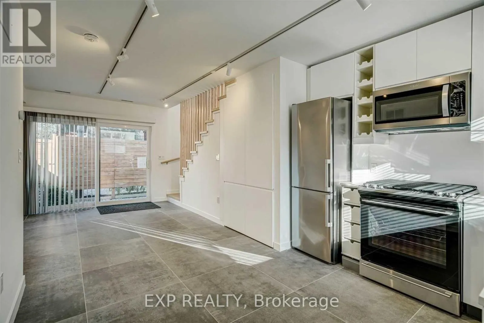 452 MONTROSE AVENUE