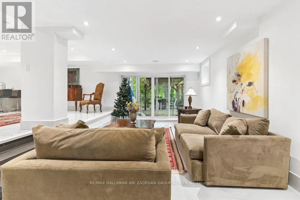 . - 150 SANDRINGHAM DRIVE
