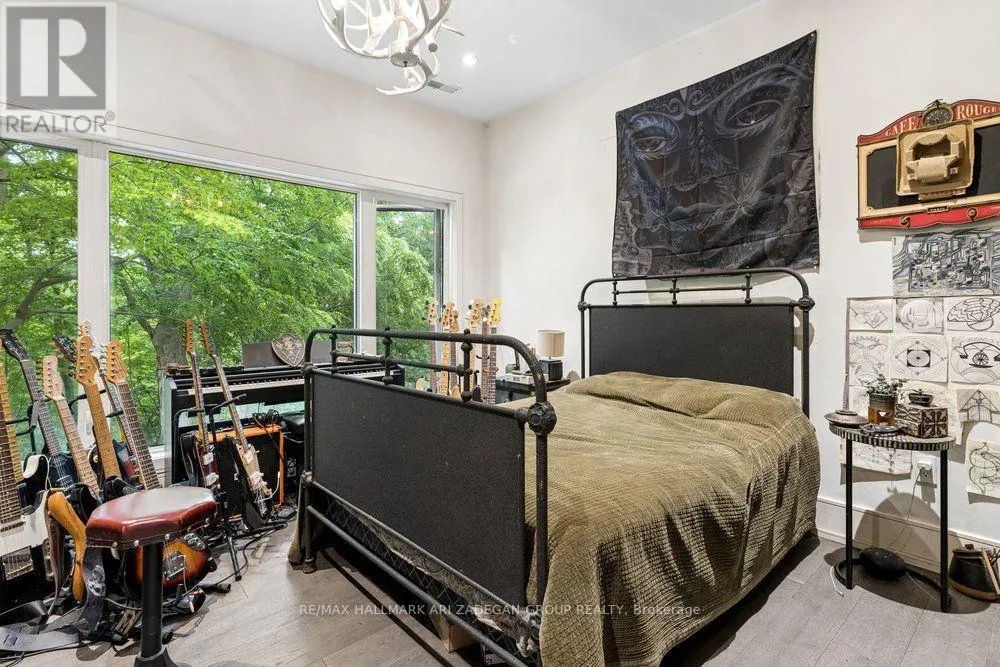 . - 150 SANDRINGHAM DRIVE