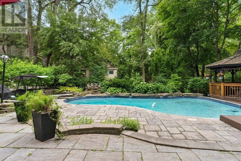 . - 150 SANDRINGHAM DRIVE